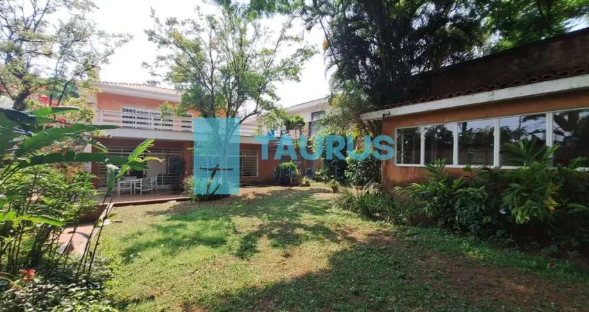 Casa à venda, 3 dormitórios, 4 vagas, 738m², Campo Belo.