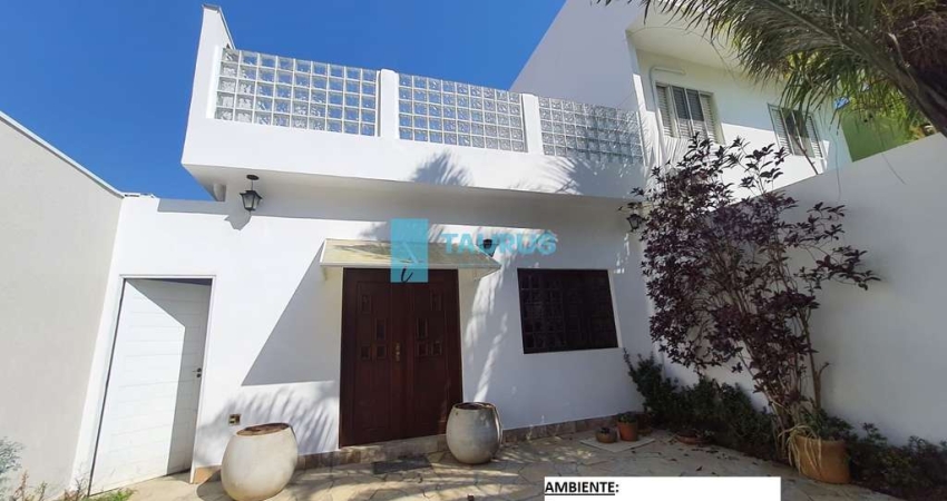 Casa térrea para locação, 3 suítes, 4 vagas, 450m², Vila Cordeiro.