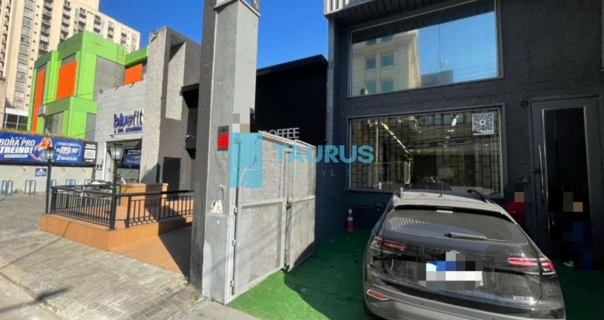 Sobrado à venda na Vila Olímpia, 296m² área construída, 2 vagas