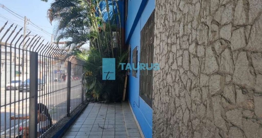 Casa comercial 180m², 6 salas, 3 banheiros, em Santo Amaro, São Paulo.