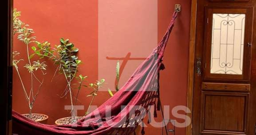 Casa sobrado de vila à venda, 2 quartos, mobiliada na Vila Clementino, São Paulo.