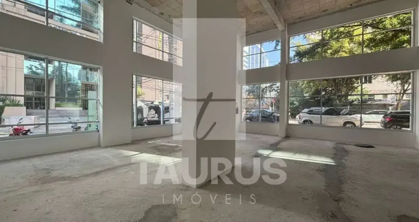 Loja para locação na Vila Olimpia, vão livre, mezanino, pé direito alto, 210 m².