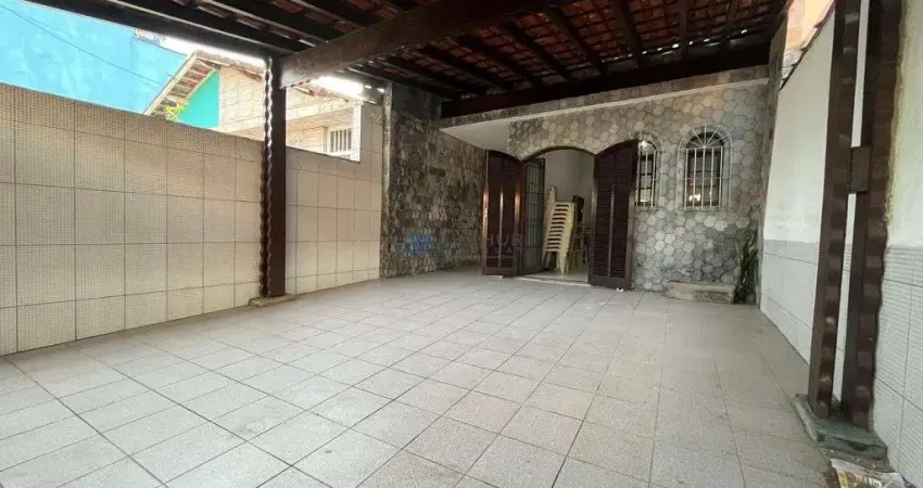 Casa à venda em Praia Grande no bairro Ocian, 3 quartos e área com churrasqueira