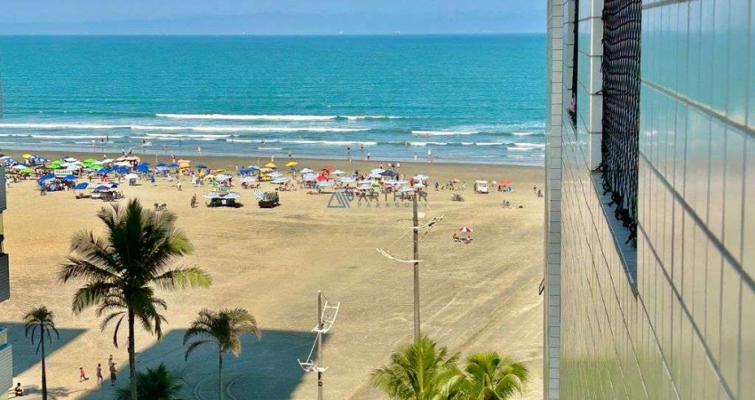 Apartamento a venda em Praia Grande com 2 dormitórios na quadra da Praia