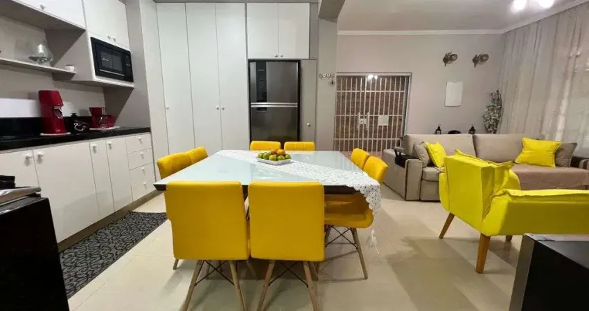 Casa 03 dormitórios - Quintal com churrasqueira a Carvão - Bairro: Caiçara