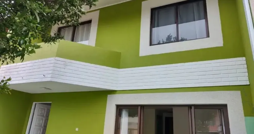 Sobrado 3 dormitórios em Condomínio Fechado no Boqueirão
