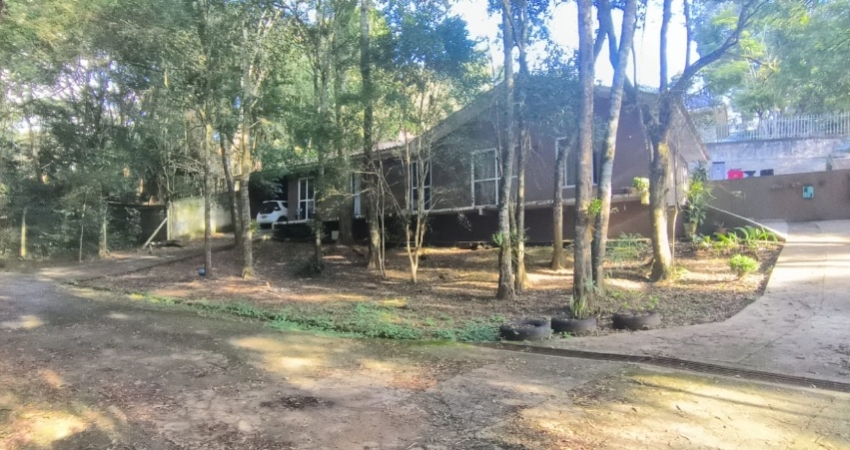 Linda Casa com terreno de 1000m2 no Cascatinha
