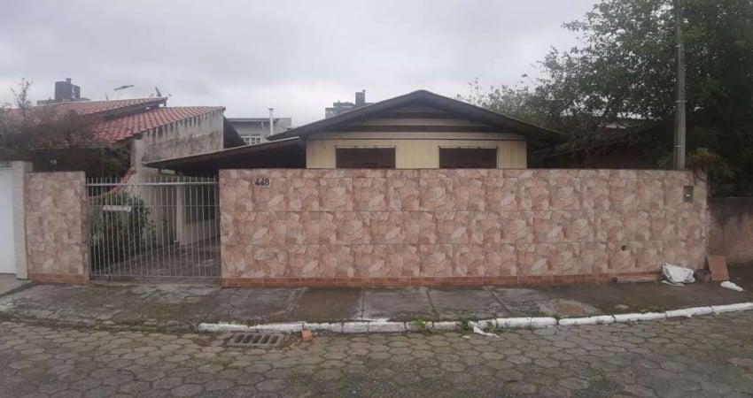 ALUGUE este imóvel - Casa de Madeira no CORDEIROS