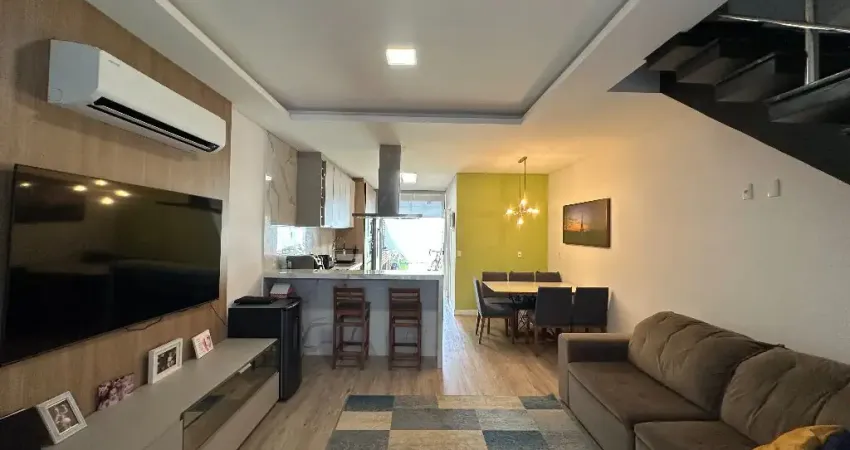 Sobrado geminado com 1 suíte mais 2 quartos à venda no bairro Saguaçu em Joinville - SC por R$ 760.000,00.