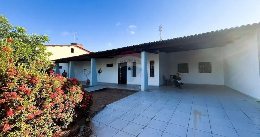Casa com 3 quartos à venda na Rua do Espinheiro, 2060, Candelária, Natal