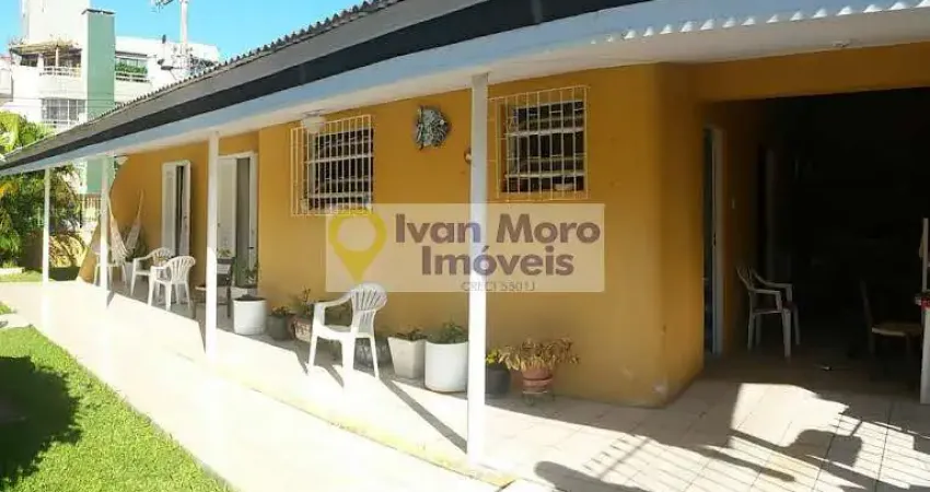 Casa à venda em Canasvieiras  -  Florianópolis - SC