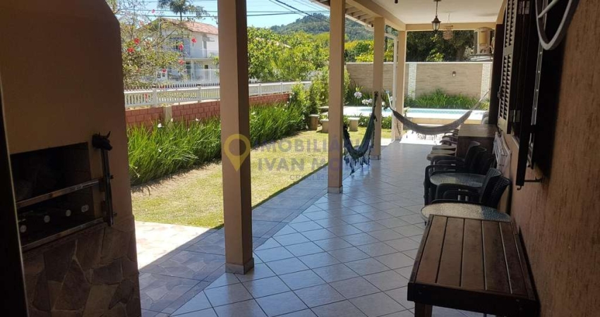 Casa à venda em Praia da Daniela - Florianópolis - SC