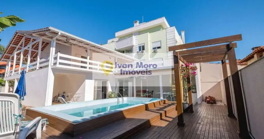 Casa à venda em Canasvieiras  -  Florianópolis - SC