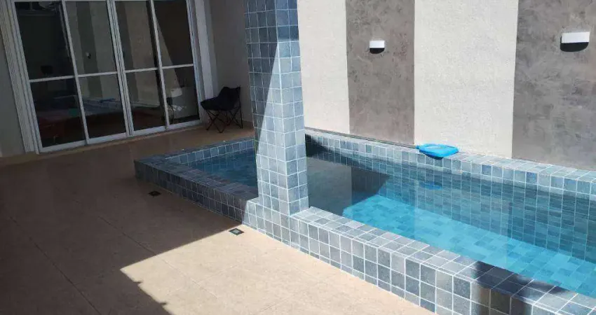Casa Geminada com piscina de 2 Dormitórios, sendo 1 suíte no Maracanã em Praia Grande SP.