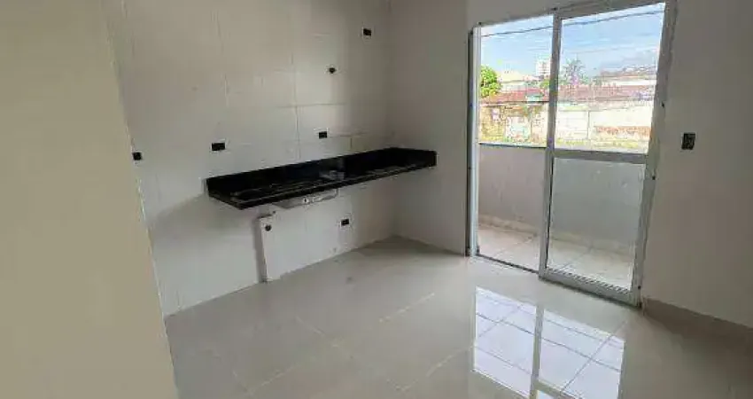 Casa de 2 dorm(s), sendo 1 suíte, em condominio,  superior com sacada frente rua no Boqueirão em Praia Grande SP.