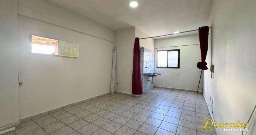 Kitnet com 24,25m², 1 vaga, prédio com elevador na Ocian em Praia Grande SP.
