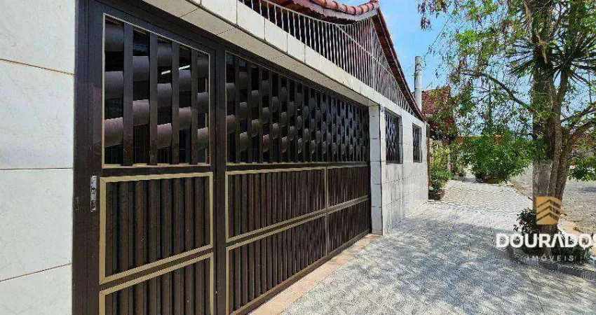 Casa de 2 dormitórios, sendo 1 suíte, 4 vagas, no Maracanã em Praia Grande SP.