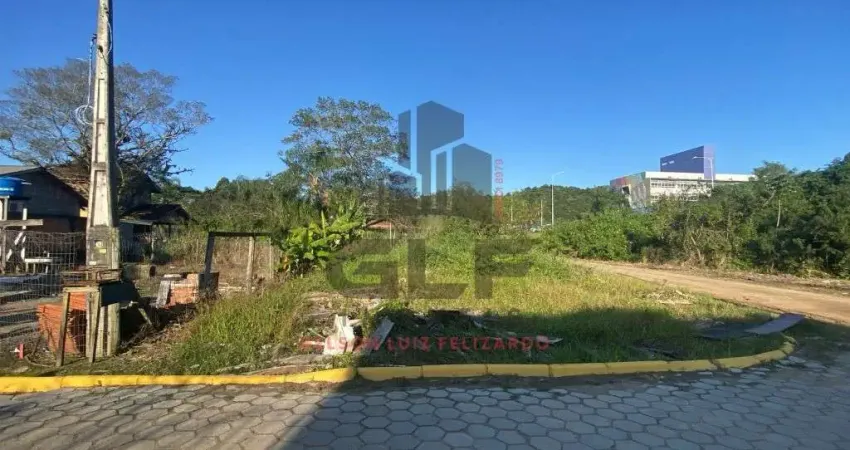 Terreno de esquina à venda em Bombinhas/SC no bairro Bombas. 260m². Ótimo investimento. Boa localização!