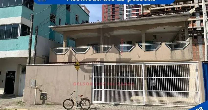 Sobrado a 580 metros do Mar em Itapema/SC, no bairro Morretes, com 4 Qtos, aceito apartamento no negócio, possui pebolim, sinuca, tenis de mesa.me.