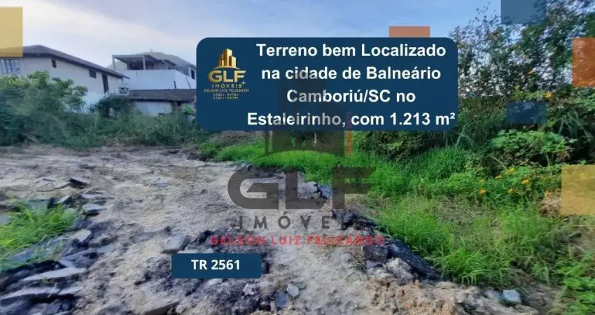 Terreno bem localizado na cidade de balneário camboriú/sc no estaleirinho, com 1.213 m². localização privilegiada. terreno grande. perto do mar