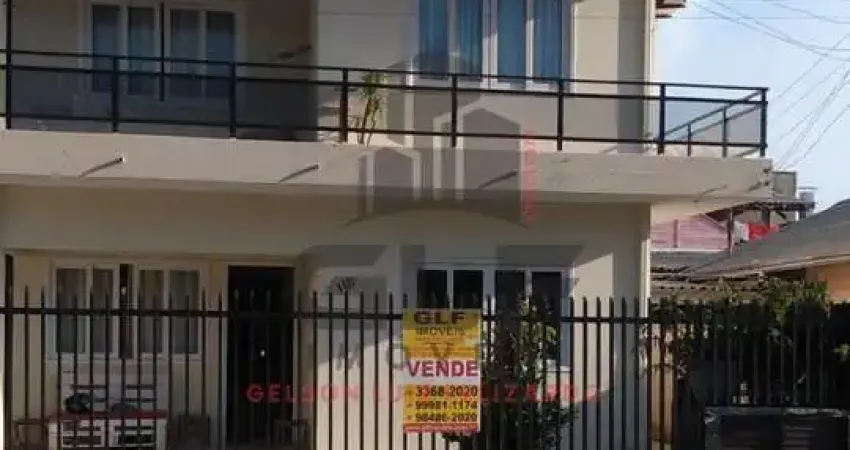 2 Casas no Terreno + Kitnet nos fundos na cidade de Itapema/SC no bairro Alto São Bento. Terreno conta com 252 m² SENDO 12 X 21. Renda Extra Aluguel