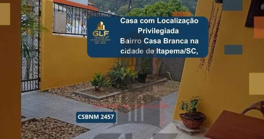 Casa com localização privilegiada no bairro casa branca na cidade de itapema/sc, com 3 dormitórios + 1 kitner aos fundos. terreno com 300 m² total