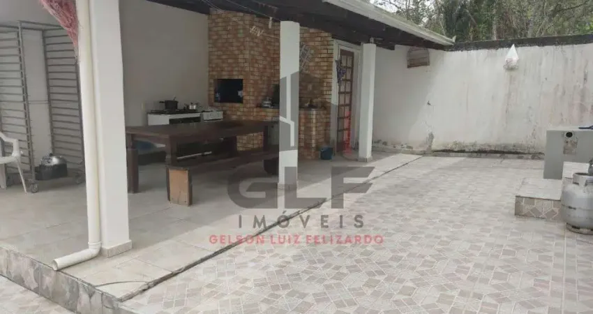 Residência completamente mobiliada no Bairro Alto São Bento, localizada na cidade de Itapema/SC. 2 KM do Mar, 3 quartos e 2 vagas de garagem