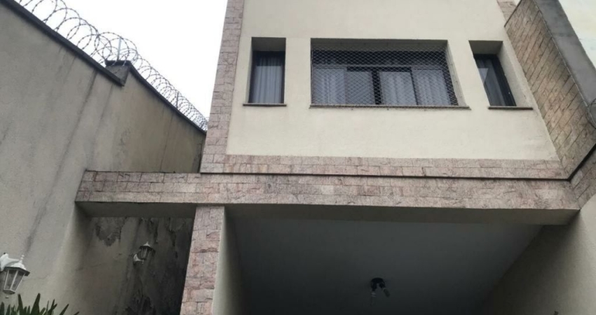 SOBRADO Á VENDA NA VILA LEONOR.