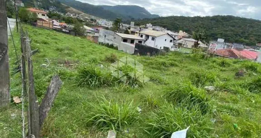 TERRENO COM 2.271,46 M² NO BAIRRO JARDIM JANAÍNA EM BIGUAÇU SC Á VENDA POR R$ 1.596.000,00.