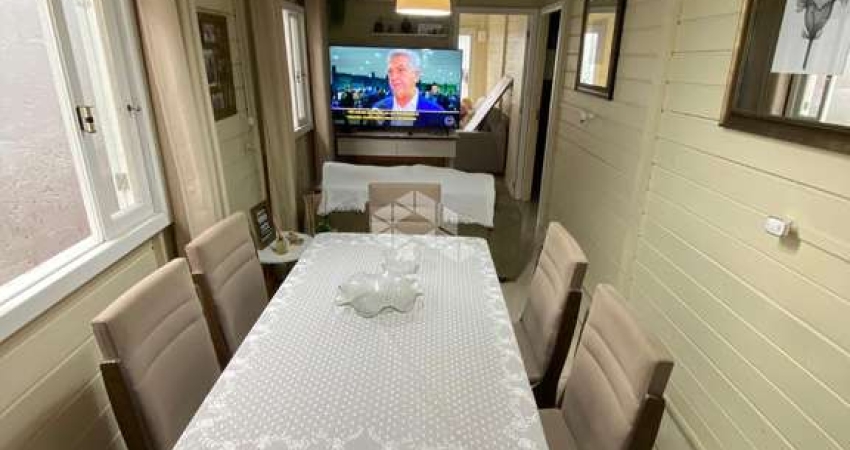 CASA COM 3 QUARTOS/DORMITÓRIOS EM BARREIROS/ SÃO JOSÉ-SC NO VALOR DE R$480.000,00.