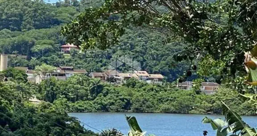 TERRENO A VENDA JUNTO A CONDOMÍNIOS DE LUXO NA LAGOA DA CONCEIÇÃO