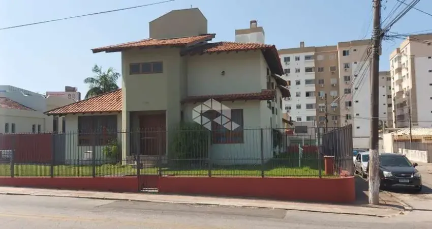 Casa 04 dormitórios/quartos - 390mt² privativos- com Galpão anexo - R$ 2.300.000,00