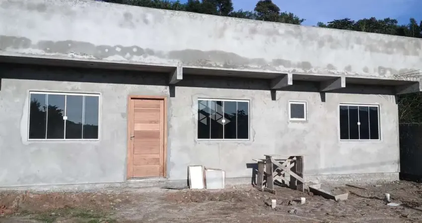 CASA COM 2 DORMITÓRIOS/ QUARTOS EM SÃO JOSÉ SC, BAIRRO FORQUILHAS À VENDA POR R$ 450.000,00.
