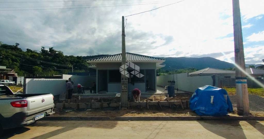 CASA GEMINADA COM 2 DORMITÓRIOS, SENDO 1 SUÍTE, 1 VAGAS DESCOBERTA E 55M² PARA VENDER POR R$ 395.000,00