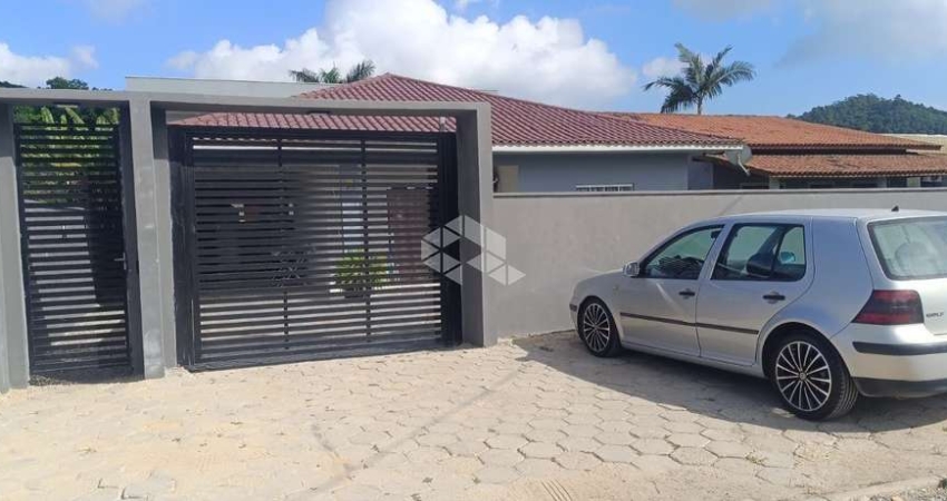 CASA COM 3 DORMITÓRIOS, SENDO 1 SUÍTE, 2 VAGAS COBERTAS, 6 APARTAMENTOS ALUGADOS E 474M² PARA VENDER POR R$ 2.332.000,00.