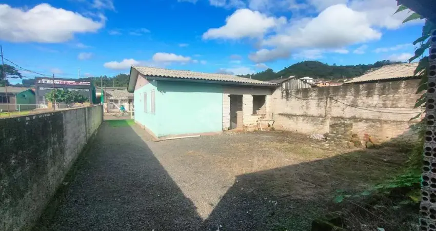 Casa com 3 dormitórios, 1 banheiro e 1 vaga de garagem coberta para vender por r$ 215.000,00.