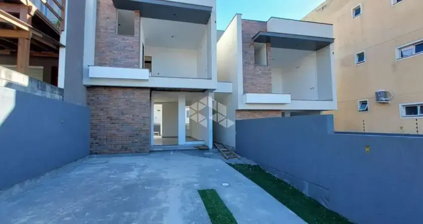 Casa sobrado com 3 dormitórios sendo 2 suítes, no bairro serraria em são josé - sc à venda por r$ 650.000,00.