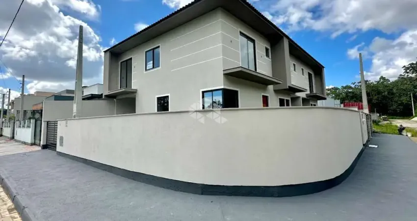 Casa sobrado com 3 dormitórios sendo 1 suíte, em forquilhas - sc à venda