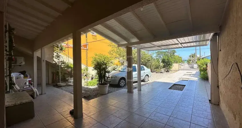 Casa com 6 dormitórios, sendo 3 suíte em biguaçu sc, praia joão rosa