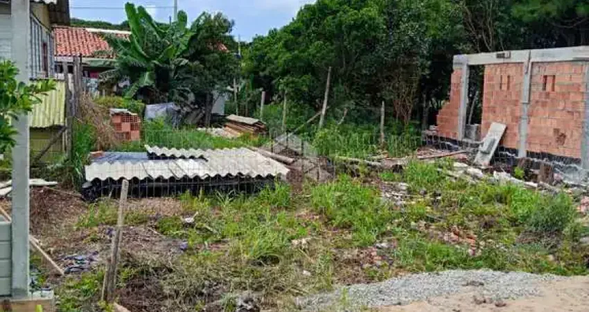 Terreno à venda com 120 m² de área total, localizado no bairro Rio Vermelho, em Florianópolis/SC.