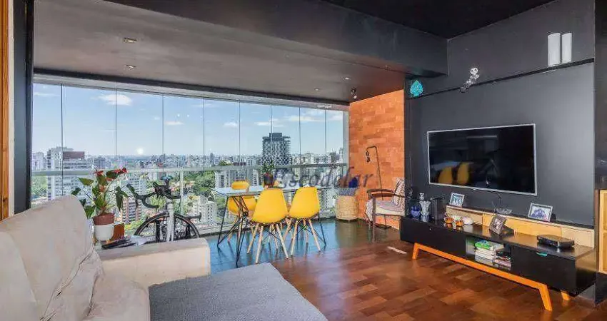 Cobertura á venda na Vila Madalena com Vista