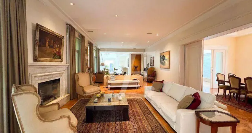 Casa com 837 m² , A venda , 4 suites,4 quartos, na Vila Nova Conceição, a poucos passos do portão 7 do Parque Ibirapuera