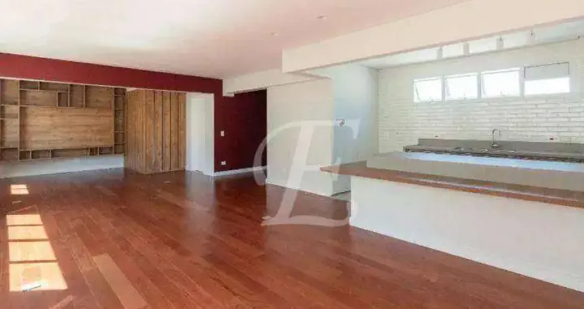 Apartamento à venda no Jardins, reformado, com 2 quartos/sendo 1 suíte com closet e 1 vaga de garagem. Em uma localização privilegiada na Rua Padre Jo