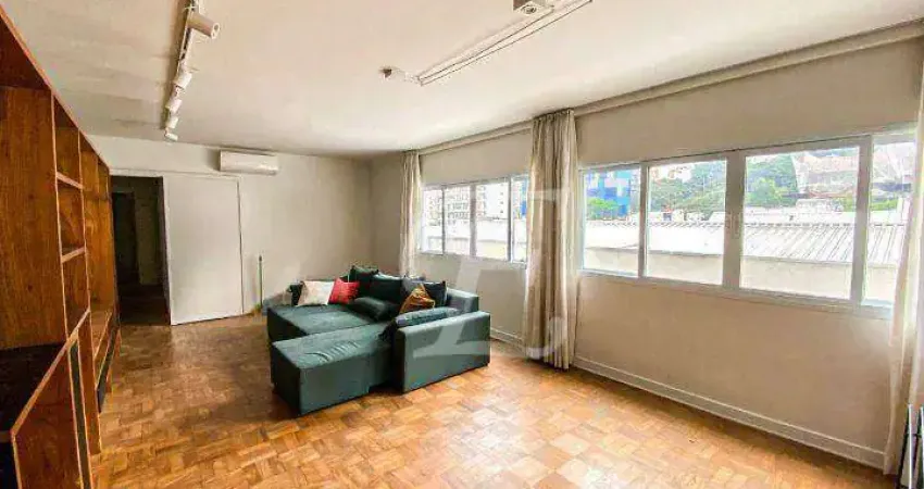 Apartamento para alugar reformado com 2 quartos e 1 vaga de garagem na parte plana dos Jardins. Ar-condicionado em todos os ambientes e cozinha integr
