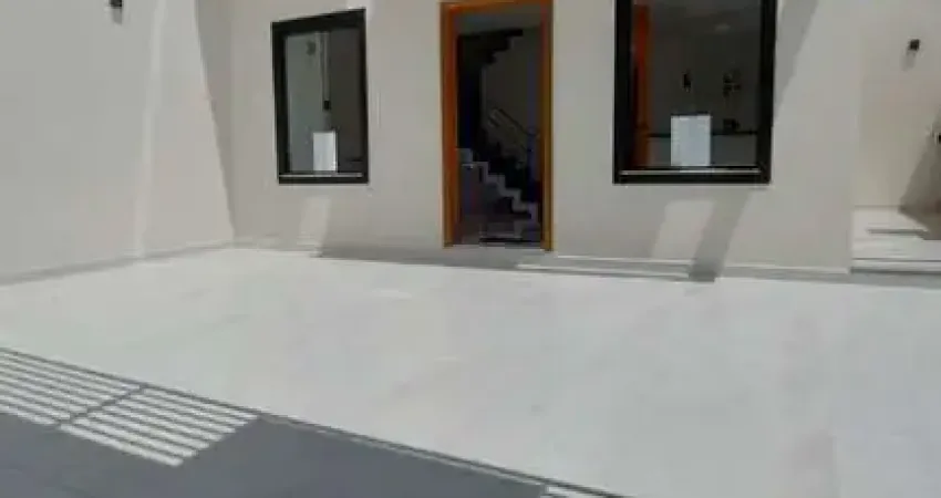 Sobrado a venda 3 suítes, 2 vagas, próximo ao Metrô