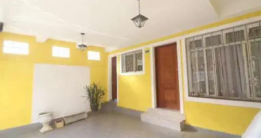 Sobrado a venda 3 dormitórios, 2 vagas, próximo ao Metrô