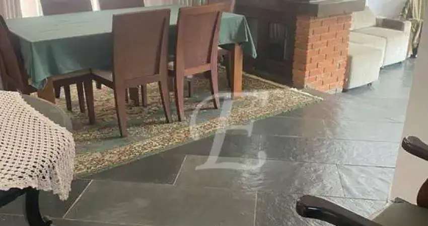 Casa com 3 dormitórios à venda, 219 m² por R$ 2.200.000 - Alphaville / SP