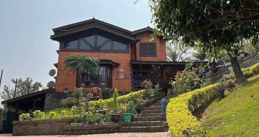 Casa com 4 dormitórios à venda Alpes da Cantareira, 308 m² por R$ 1.800.000