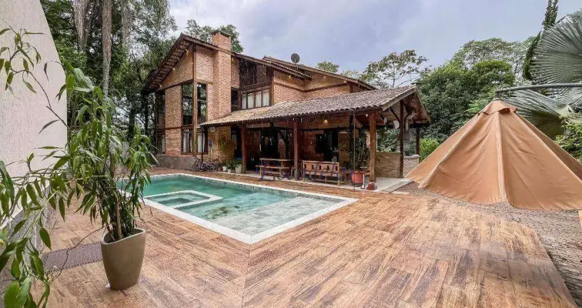 Casa com 3 dormitórios à venda, 300 m² por R$ 1.690.000,00 - Parque Petrópolis - Mairiporã/SP