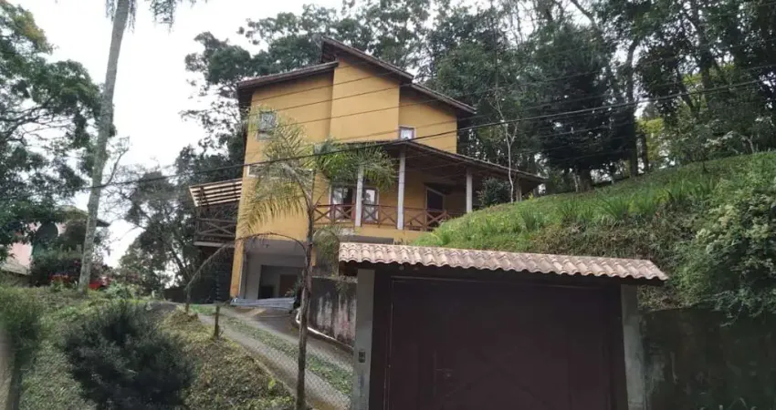 Sobrado em condomínio Fechado na Serra da Cantareira 4 dormitórios, 2 suítes, 4 vagas